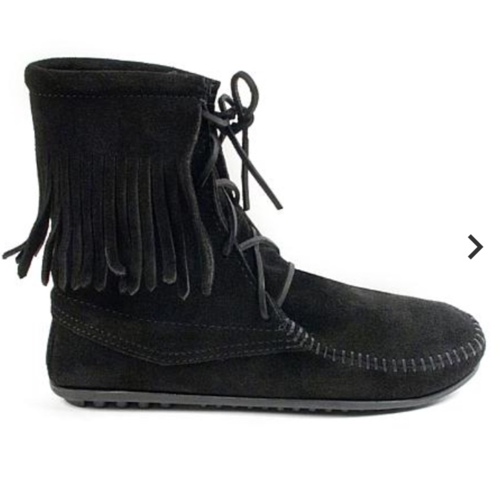 Minnetonka moccasins booties Black lace up size 9